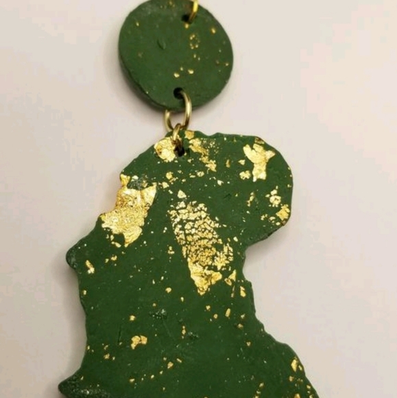 Earth Green Africa Earrings - Picture 4 of 4